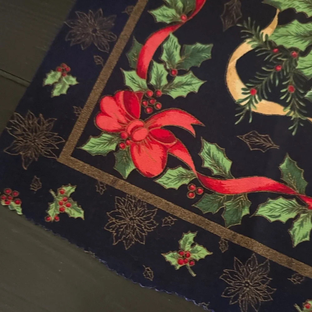 New 2 panels 18” x 20” Festive Floral Fabric Red & Green Design great 🎄 crafts